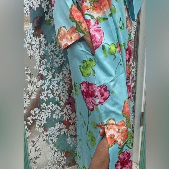 Natori Floral Robe - Blue and Pink - Picture 5 of 6